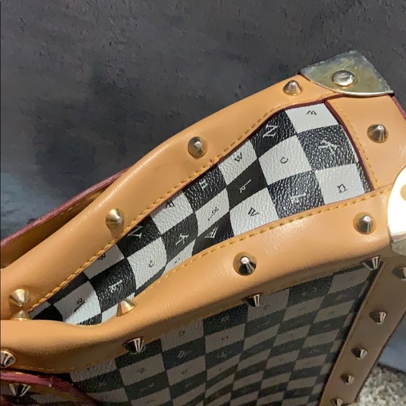 ❌SOLD ❌ CNKW handbag (real leather) - Picture 9 of 9